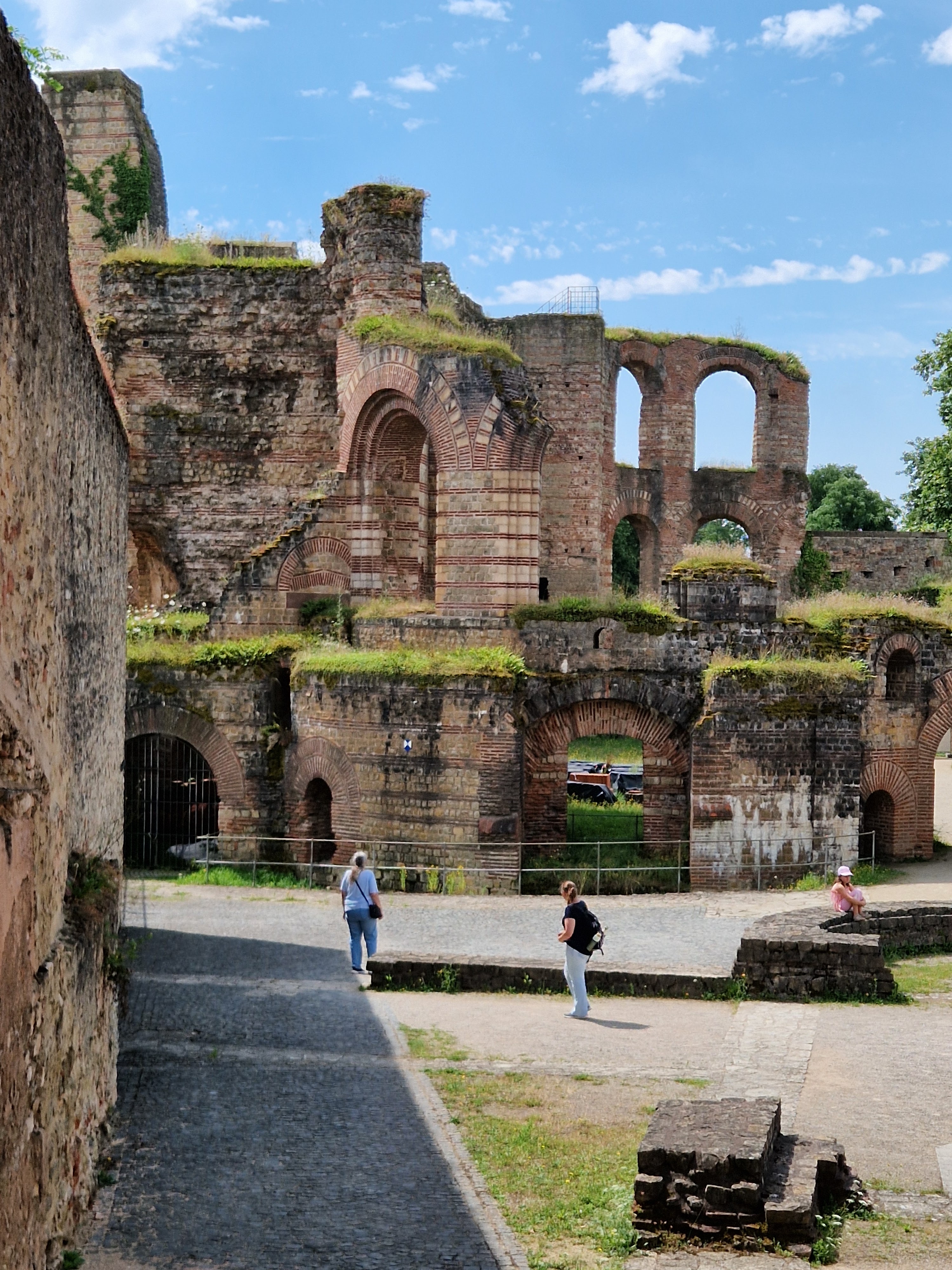Zuschauerbereich des römischen Amphitheaters Trier